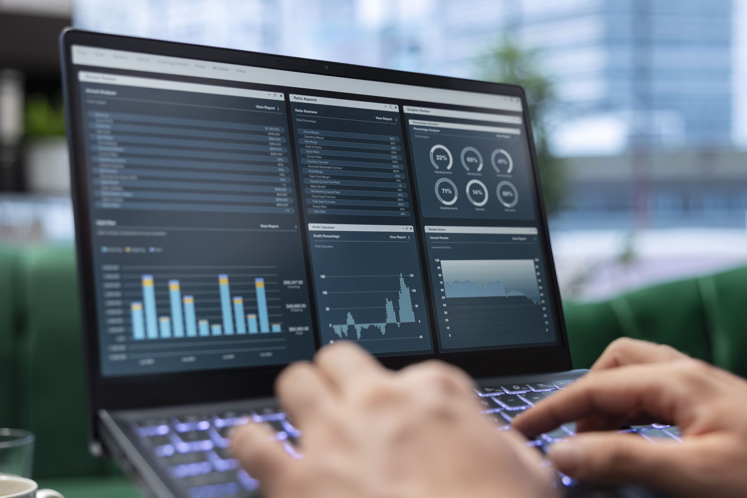 Blog Consultoría SAP y gestión empresarial 3 empresario orientado objetivos en una lujosa oficina corporativa planea una estrategia 1 scaled